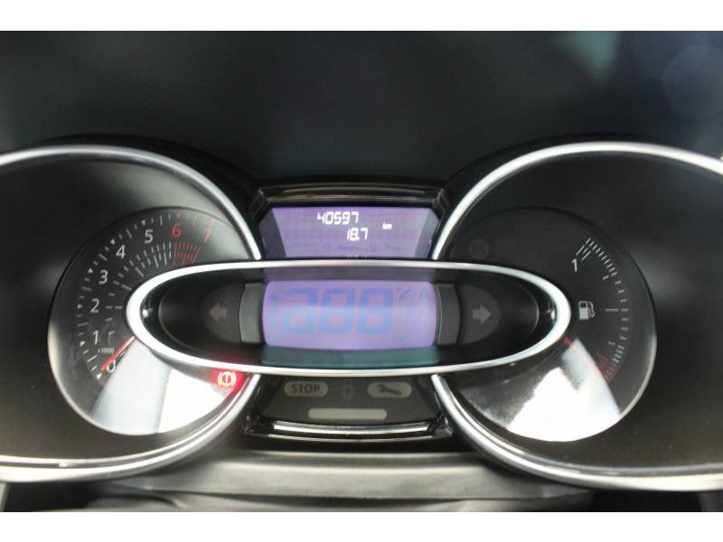 Photo 14 Renault Clio IV TCe 90 E6C Intens essence gris en vente chez Francepronet Car Center Photo 14 de l'offre de RENAULT Clio IV TCe 90 E6C Intens à 11990€ chez Francepronet Car Center