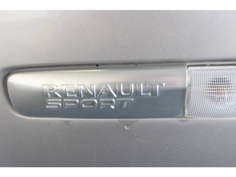 Photo 13 Renault Clio III 2.0 16V 200 Renault Sport essence gris en vente chez Francepronet Car Center Photo 13 de l'offre de RENAULT Clio III 2.0 16V 200 Renault Sport à 9990€ chez Francepronet Car Center