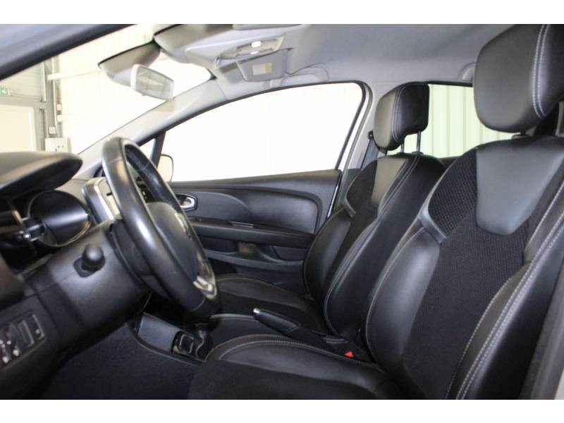 Photo 7 Renault Clio IV TCe 90 E6C Intens essence gris en vente chez Francepronet Car Center Photo 7 de l'offre de RENAULT Clio IV TCe 90 E6C Intens à 11990€ chez Francepronet Car Center