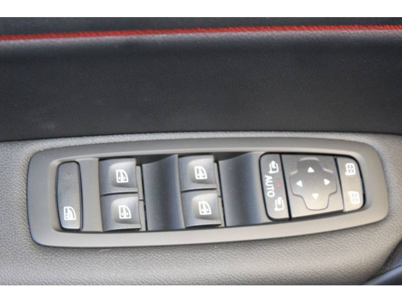Photo 10 de l'offre de RENAULT Mégane IV BERLINE TCe 140 EDC FAP - 20 R.S. Line à 25990€ chez Francepronet Car Center