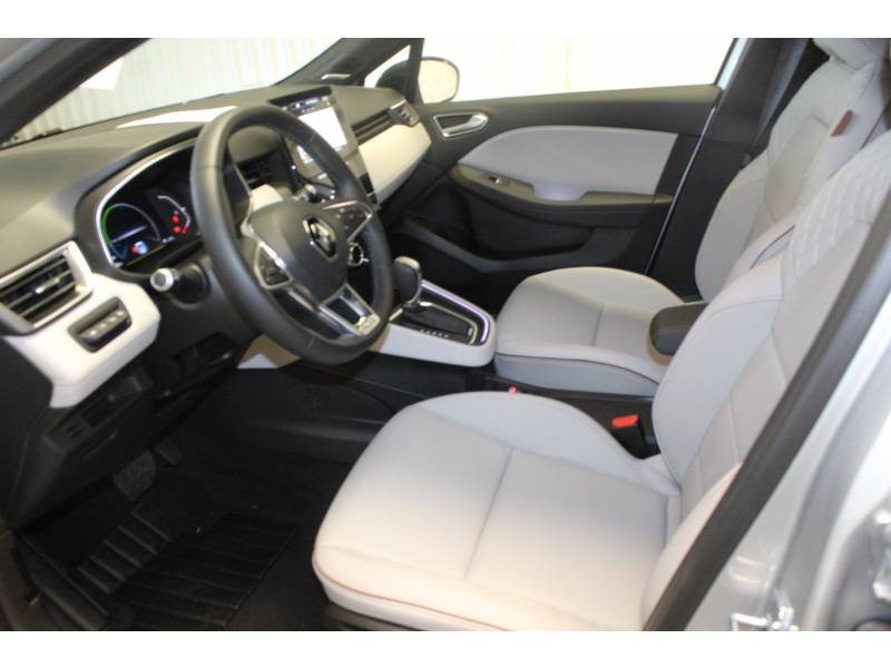 Photo 6 Renault Clio V E-Tech 140 Initiale Paris hybride essence électrique gris en vente chez Francepronet Car Center Photo 6 de l'offre de RENAULT Clio V E-Tech 140 Initiale Paris à 25490€ chez Francepronet Car Center