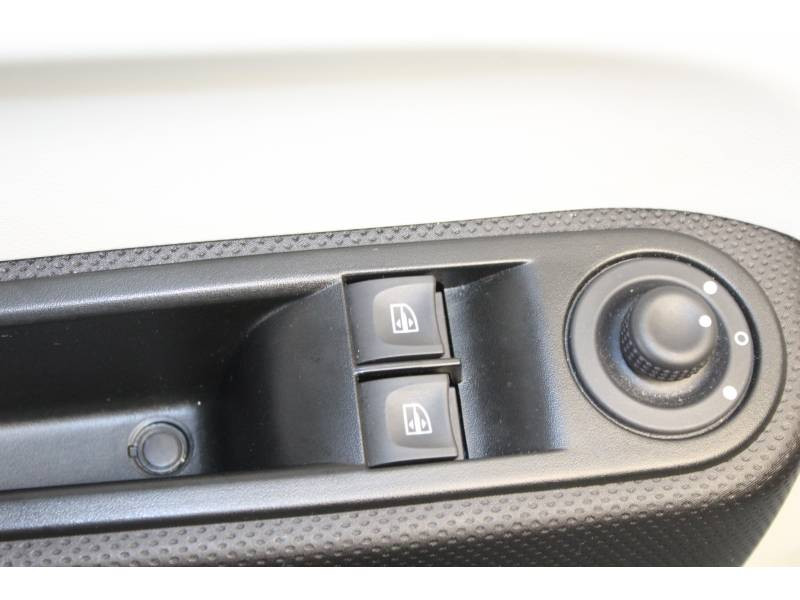 Photo 9 Renault Twingo III SCe 75 - 20 Zen essence vert en vente chez Francepronet Car Center Photo 9 de l'offre de RENAULT Twingo III SCe 75 - 20 Zen à 11490€ chez Francepronet Car Center