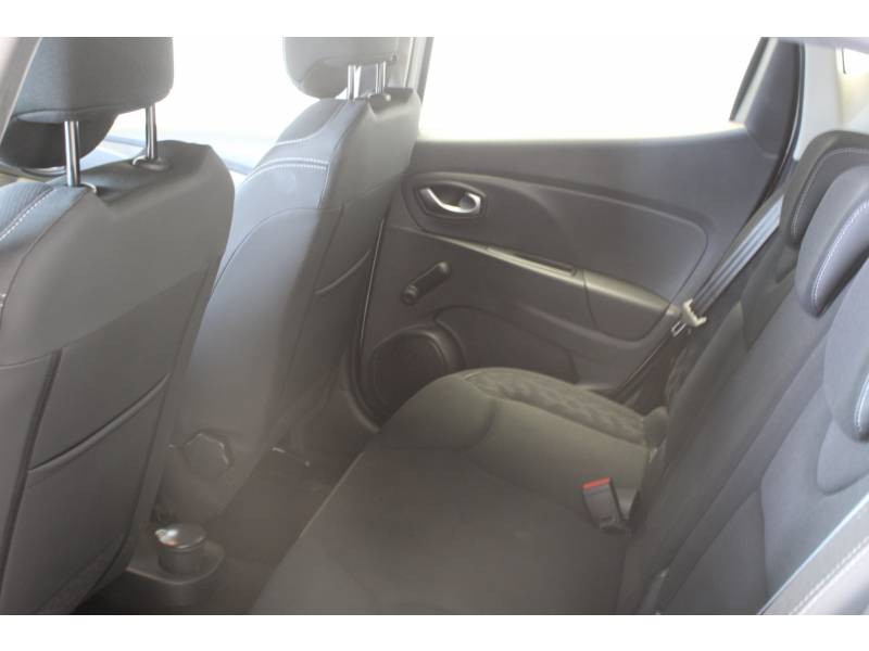 Photo 6 Renault Clio IV dCi 75 Energy E6C Zen diesel blanc en vente chez Francepronet Car Center Photo 6 de l'offre de RENAULT Clio IV dCi 75 Energy E6C Zen à 9790€ chez Francepronet Car Center