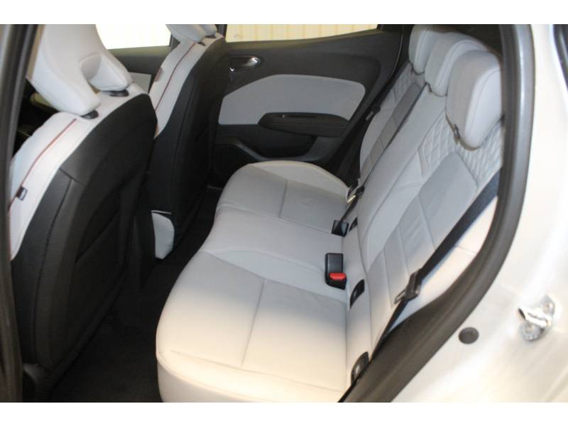 Photo 8 Renault Clio V E-Tech 140 Initiale Paris hybride essence électrique gris en vente chez Francepronet Car Center Photo 8 de l'offre de RENAULT Clio V E-Tech 140 Initiale Paris à 25490€ chez Francepronet Car Center