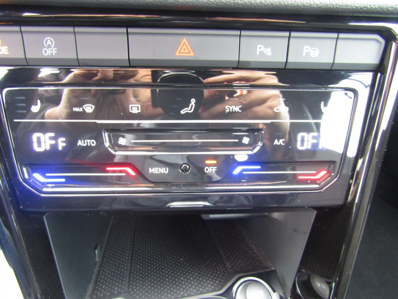 Photo 8 de l'offre de VOLKSWAGEN T-ROC II CABRIOLET R-LINE TSI 150 CV GPS CARPLAY USB JA 17 FULL LED I-COKPIT PK ASSIST BOITE DSG-7 à 36990€ chez Bougel transactions