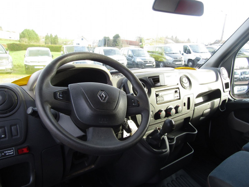 Photo 9 de l'offre de RENAULT MASTER III L1 H1 2L3 DCI 110 CAMÉRA USB AUDIO SAT BLUETOOTH RÉGULATEUR ATTELAGE  DIESEL 6V à 16500€ chez Bougel transactions