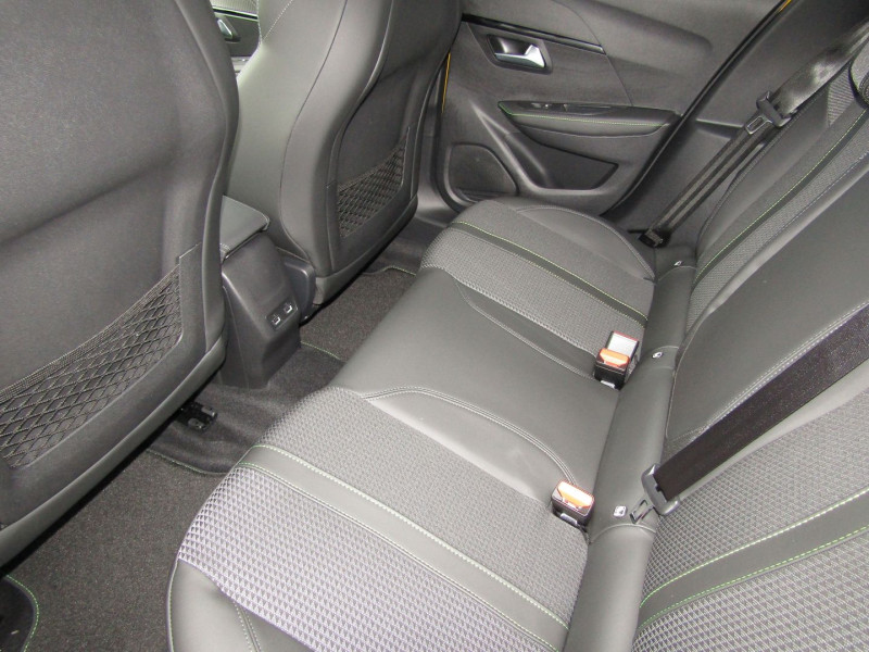 Photo 8 de l'offre de PEUGEOT 208 III 1L5 BLUEHDI 100 CV GT SPORT LUXE BICOLOR GPS CAMÉRA FULL LEDS CUIR JANTES 17 BV6 à 26500€ chez Bougel transactions