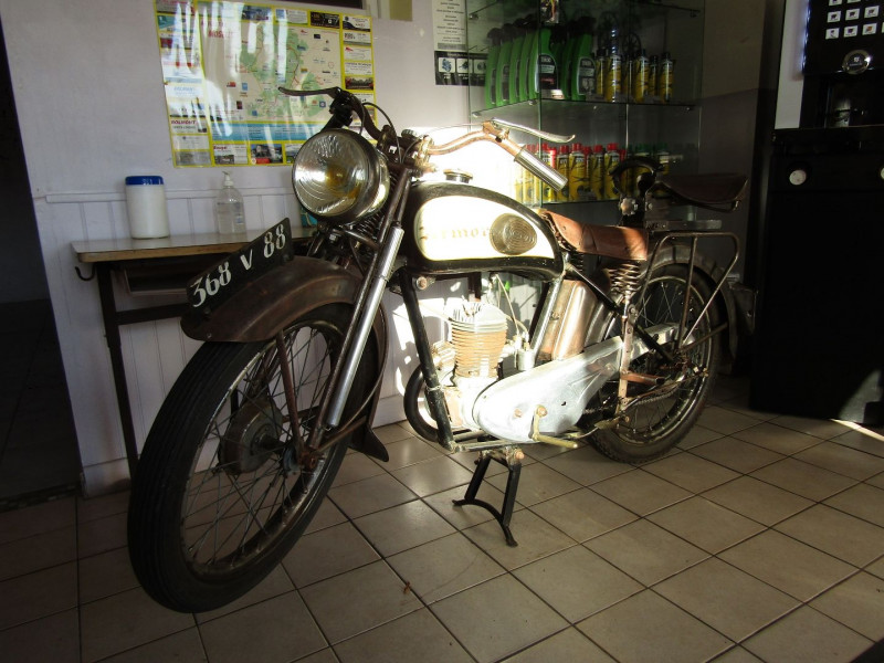 Amor MOTO 125 COLLECTION Essence CASSIS ET CRÊME Occasion à vendre