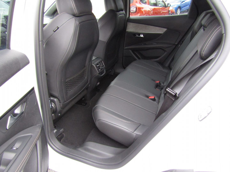 Photo 9 de l'offre de PEUGEOT 3008 PHASE 4 GT SPORT EAT8 BOITE AUTO BLUEHDI 130 CV CAMÉRA GPS FULL LEDS CUIR JA 19 BICOLOR à 38900€ chez Bougel transactions