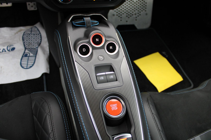 Photo 12 de l'offre de ALPINE A110 SPORT 1L8 TURBO 252CV BOITE AUTO + PALETTE GPS MI CUIR FULL LEDS JA 18    2X USB à 63900€ chez Bougel transactions