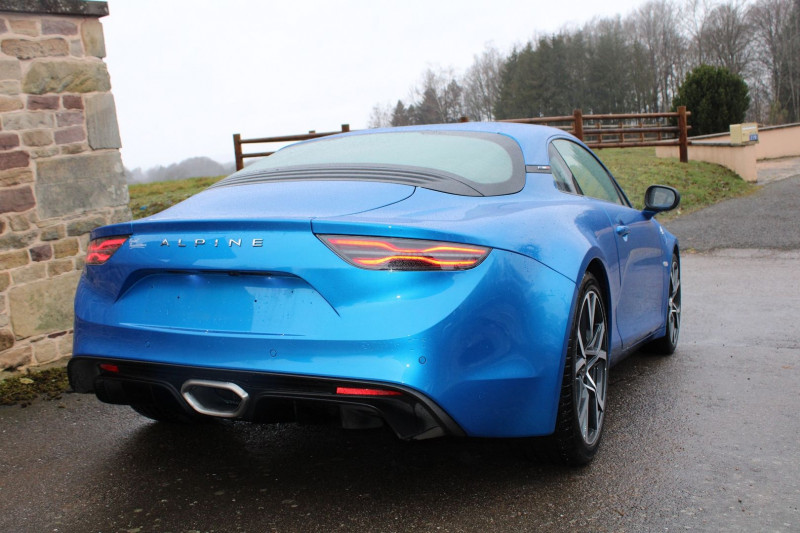 Photo 6 de l'offre de ALPINE A110 LEGENDE 1L8 TURBO 252 CV BOITE AUTO PALETTE SÉRIE SPÉCIALE CAMÉRA CUIR GPS LEDS à 63900€ chez Bougel transactions