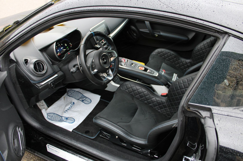Photo 9 de l'offre de ALPINE A110 SPORT 1L8 TURBO 252CV BOITE AUTO + PALETTE GPS MI CUIR FULL LEDS JA 18    2X USB à 63900€ chez Bougel transactions