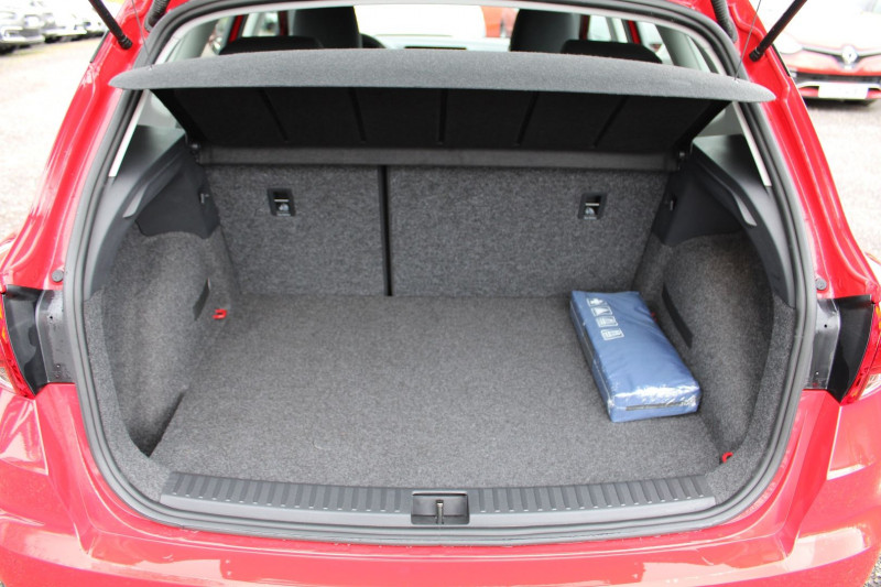 Photo 7 Seat ARONA II TSI 90 CV STYLE ESSENCE+GNV GAZ GPS 3D FULL LED JA 16 RADAR BLUETOOTH RÃGULATEUR GAZ GNV ROUGE EMOTION en vente chez Bougel transactions Photo 7 de l'offre de SEAT ARONA II TSI 90 CV STYLE ESSENCE+GNV GAZ GPS 3D FULL LED JA 16 RADAR BLUETOOTH RÃGULATEUR à 16900€ chez Bougel transactions