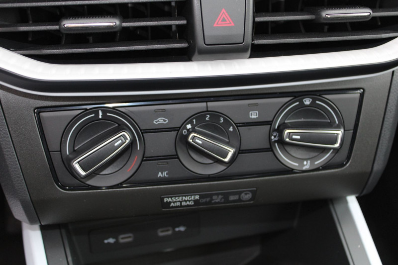 Photo 13 Seat ARONA II TSI 90 CV STYLE ESSENCE+GNV GAZ GPS 3D FULL LED JA 16 RADAR BLUETOOTH RÃGULATEUR GAZ GNV ROUGE EMOTION en vente chez Bougel transactions Photo 13 de l'offre de SEAT ARONA II TSI 90 CV STYLE ESSENCE+GNV GAZ GPS 3D FULL LED JA 16 RADAR BLUETOOTH RÃGULATEUR à 16900€ chez Bougel transactions