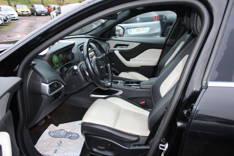 Photo 9 Jaguar F-PACE 2.0D 180CH R-SPORT 4X4 CUIR CAMÃRA GPS BOITE AUTO  ATTELAGE Diesel NOIR DIAMAND en vente chez Bougel transactions Photo 9 de l'offre de JAGUAR F-PACE 2.0D 180CH R-SPORT 4X4 CUIR CAMÃRA GPS BOITE AUTO  ATTELAGE à 26900€ chez Bougel transactions