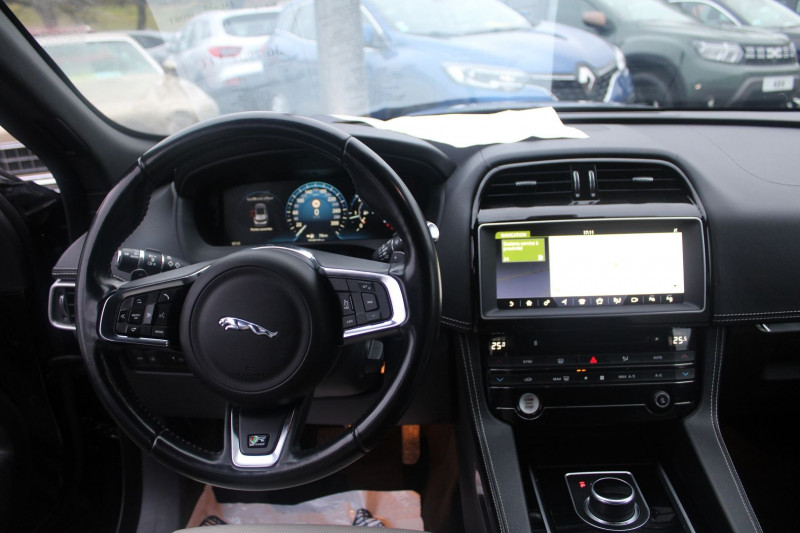 Photo 11 Jaguar F-PACE 2.0D 180CH R-SPORT 4X4 CUIR CAMÃRA GPS BOITE AUTO  ATTELAGE Diesel NOIR DIAMAND en vente chez Bougel transactions Photo 11 de l'offre de JAGUAR F-PACE 2.0D 180CH R-SPORT 4X4 CUIR CAMÃRA GPS BOITE AUTO  ATTELAGE à 26900€ chez Bougel transactions