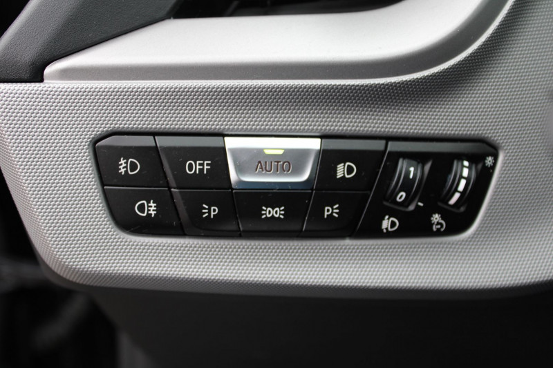 Photo 11 de l'offre de BMW SERIE 1 BUSINESS DESIGN 116D BOITE 6V CAMÉRA GRAND GPS 3D USB ABS   FULL LEDS à 26500€ chez Bougel transactions
