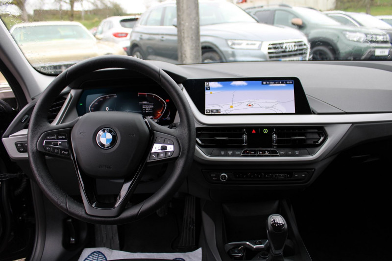 Photo 10 de l'offre de BMW SERIE 1 BUSINESS DESIGN 116D BOITE 6V CAMÉRA GRAND GPS 3D USB ABS   FULL LEDS à 26500€ chez Bougel transactions