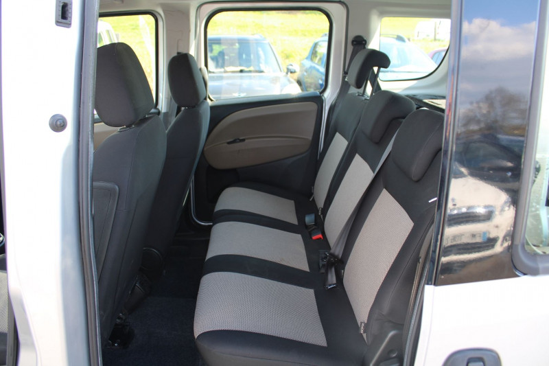 Photo 8 de l'offre de OPEL COMBO II 1L6 CDTI 90 CV TURBO DIESEL 6 VITESSES CLIMAT LASER RDS RADARS ABS ASR  5 PLAÇES à 10400€ chez Bougel transactions