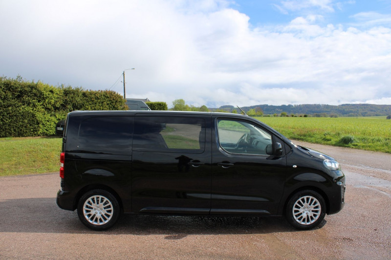 Photo 8 de l'offre de OPEL VIVARO COMBI  6 PLACES  2L CDTI 145 CV GPS 3D CAMÉRA USB RÉGULATEUR BLUETOOTH TVA=30420 E HT à 36500€ chez Bougel transactions