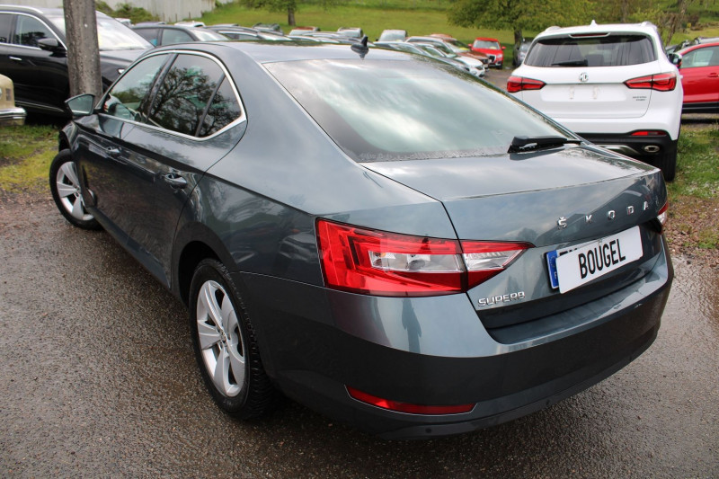 Photo 3 de l'offre de SKODA SUPERB 2L TDI 150 CV BUSINESS GPS 3D CAMÉRA FULL LED USB JA 17 RÉGULATEUR BOITE DSG-7 à 24990€ chez Bougel transactions