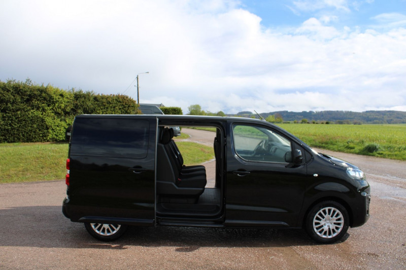 Photo 9 de l'offre de OPEL VIVARO COMBI  6 PLACES  2L CDTI 145 CV GPS 3D CAMÉRA USB RÉGULATEUR BLUETOOTH TVA=30420 E HT à 36500€ chez Bougel transactions