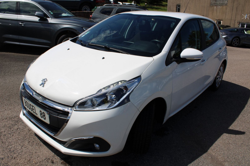 Photo 4 de l'offre de PEUGEOT 208 II 1L6 BLUE HDI ACTIVE BUSINESS GPS 3D CLIM AUDIO USB RE RADAR BLUETOOTH RÉGULATEUR à 10500€ chez Bougel transactions