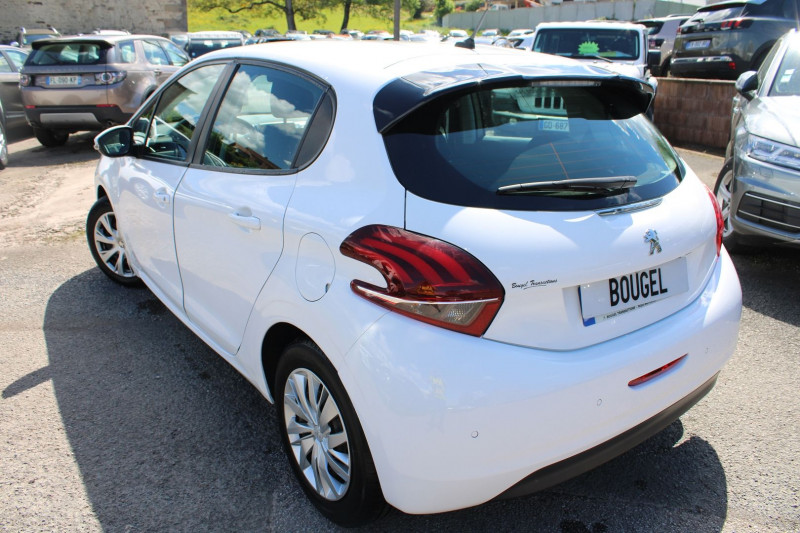 Photo 3 de l'offre de PEUGEOT 208 II 1L6 BLUE HDI ACTIVE BUSINESS GPS 3D CLIM AUDIO USB RE RADAR BLUETOOTH RÉGULATEUR à 10500€ chez Bougel transactions