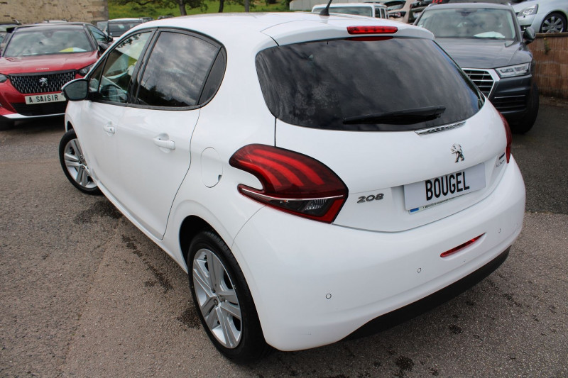 Photo 3 de l'offre de PEUGEOT 208 II 1L6 BLUE HDI 75 CV STYLE ÉCRAN TACTILE CLIM AUDIO USB RADAR BLUETOOTH RÉGULATEUR à 10500€ chez Bougel transactions