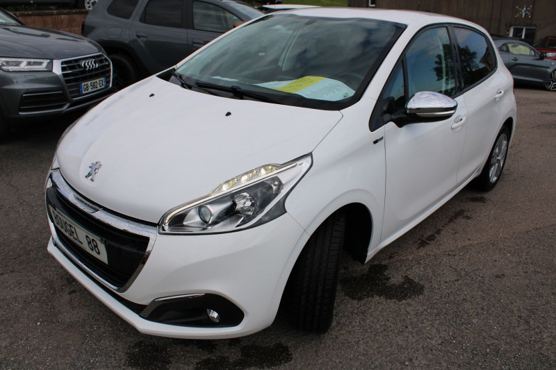 Photo 4 de l'offre de PEUGEOT 208 II 1L6 BLUE HDI 75 CV STYLE ÉCRAN TACTILE CLIM AUDIO USB RADAR BLUETOOTH RÉGULATEUR à 10500€ chez Bougel transactions