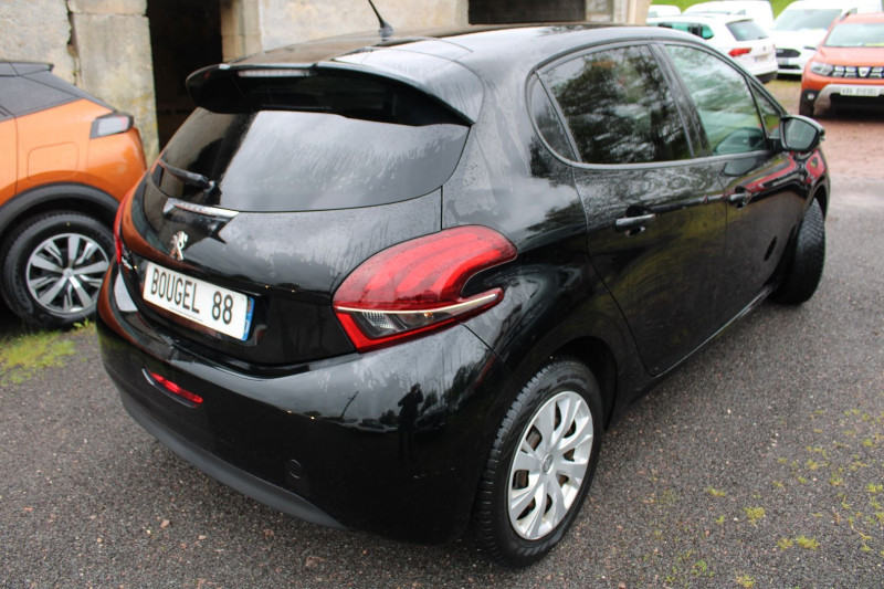 Photo 2 de l'offre de PEUGEOT 208 II BLUE HDI 100 CV ACTIVE BUSINESS CLIM AUTO ÉCRAN TACTILE USB BLUETOOTH RÉGULATEUR à 10990€ chez Bougel transactions