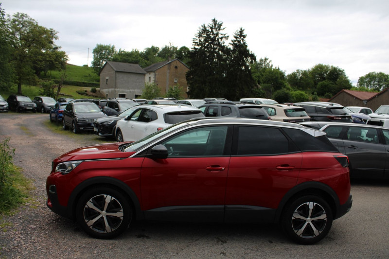 Photo 5 de l'offre de PEUGEOT 3008 III 1L2 ESSENCE 130 CV ALLURE BICOLOR CAMÉRA RÉGULATEUR BLUETOOTH GPS  GRIPP CONTROL à 15200€ chez Bougel transactions