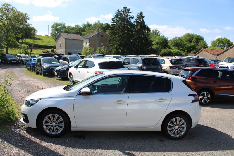 Photo 5 de l'offre de PEUGEOT 308 III ALLURE 130 CV ESSENCE GPS 3D CAMÉRA MI/CUIR CLIM USB JA 16 BLUETOOTH RÉGULATEUR à 11990€ chez Bougel transactions