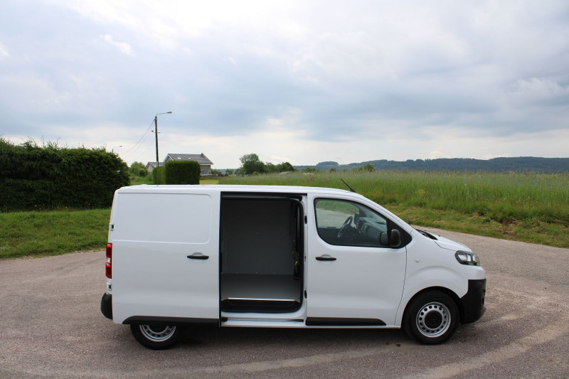 Photo 7 de l'offre de CITROEN JUMPY 4 M GPS 3D 2L BLUE HDI 145 CV CAMÉRA USB RÉGULATEUR RABILLAGE BOIS TVA=24985 E HT à 29990€ chez Bougel transactions