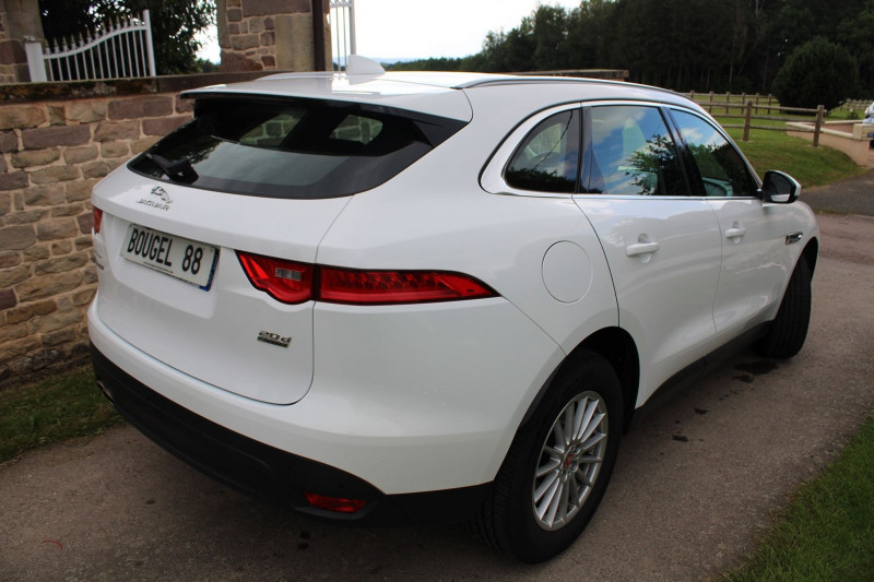 Photo 2 de l'offre de JAGUAR F-PACE 2LD180 PRESTIGE BOITE AUTO X8 CUIR GPS CAMÉRA RÉGULATEUR BLUETOOTH LEDS USB 4X4 à 29990€ chez Bougel transactions