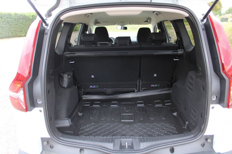 Photo 7 de l'offre de DACIA JOGGER STEPWAY TCE 110 REGULATEUR BLUETOOTH FULL LEDS GPS LINK USB CLIMAT ABS ACCOUDOIR à 18990€ chez Bougel transactions