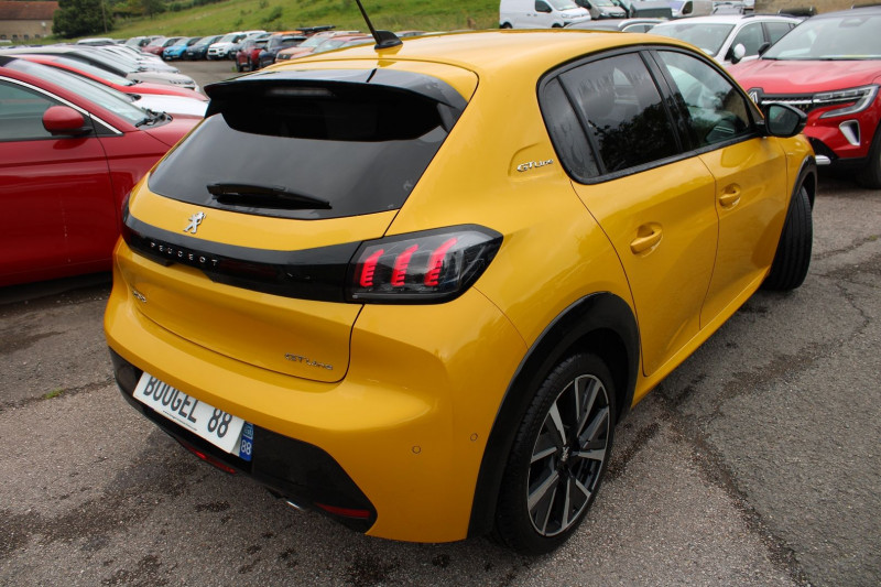 Photo 2 de l'offre de PEUGEOT 208 III GT LINE BOITE 6V ESSENCE 100 CV CAMÉRA GPS USB CUIR FULL LEDS RÉGULATEUR  JA 17 à 15900€ chez Bougel transactions