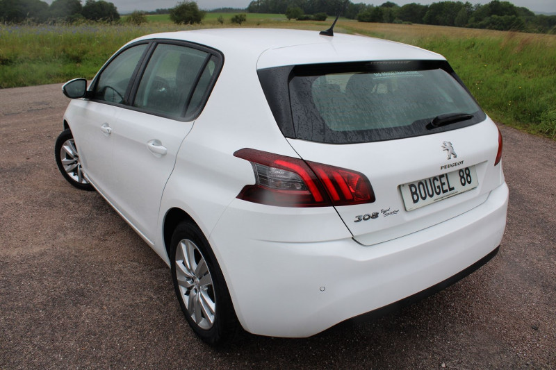 Photo 3 de l'offre de PEUGEOT 308 III ACTIVE 110 CV ESSENCE GPS ANDROID CAMÉRA AUDIO USB JA 16 RE BLUETOOTH RÉGULATEUR à 14500€ chez Bougel transactions