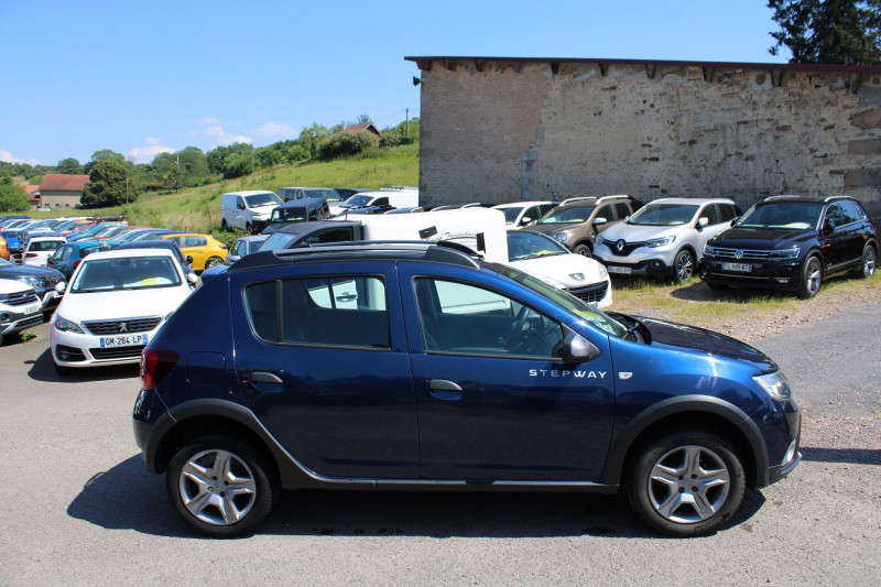 Photo 9 de l'offre de DACIA SANDERO III TCE 90 CV STEPWAY ESSENCE GPS 3D CLIM CAMÉRA AUDIO MP3 USB BLUETOOTH RÉGULATEUR à 9500€ chez Bougel transactions