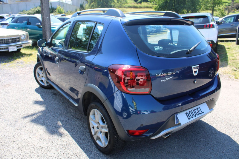 Photo 3 de l'offre de DACIA SANDERO III TCE 90 CV STEPWAY ESSENCE GPS 3D CLIM CAMÉRA AUDIO MP3 USB BLUETOOTH RÉGULATEUR à 9500€ chez Bougel transactions