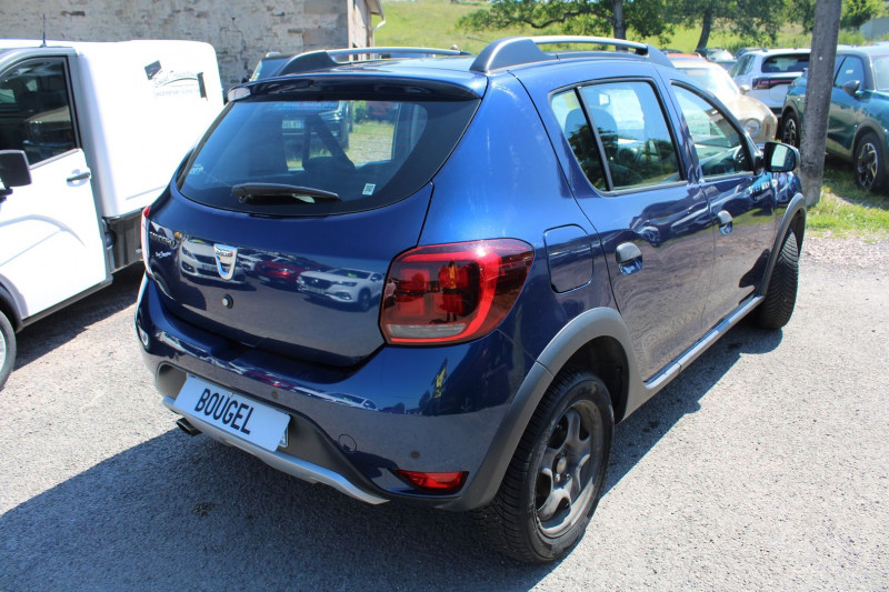 Photo 2 de l'offre de DACIA SANDERO III TCE 90 CV STEPWAY ESSENCE GPS 3D CLIM CAMÉRA AUDIO MP3 USB BLUETOOTH RÉGULATEUR à 9500€ chez Bougel transactions