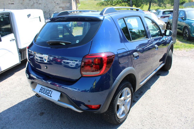 Photo 6 de l'offre de DACIA SANDERO III TCE 90 CV STEPWAY ESSENCE GPS 3D CLIM CAMÉRA AUDIO MP3 USB BLUETOOTH RÉGULATEUR à 9500€ chez Bougel transactions