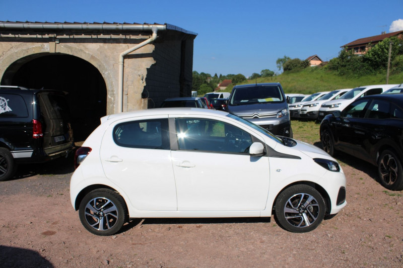 Photo 6 de l'offre de PEUGEOT 108 III VTI 72 CV ALLURE GPS MIROR LINK USB JA 15 CAMÉRA BLUETOOTH LIMITEUR ROUE SECOURS à 10990€ chez Bougel transactions