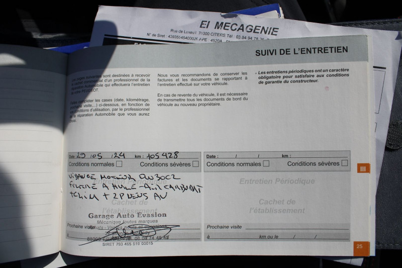 Photo 19 de l'offre de PEUGEOT 2008 II BLUE HDI 100 CV GT-LINE GPS 3D USB RE JA 17 TOIT PANO RADAR BLUETOOTH RÉGULATEUR à 12500€ chez Bougel transactions