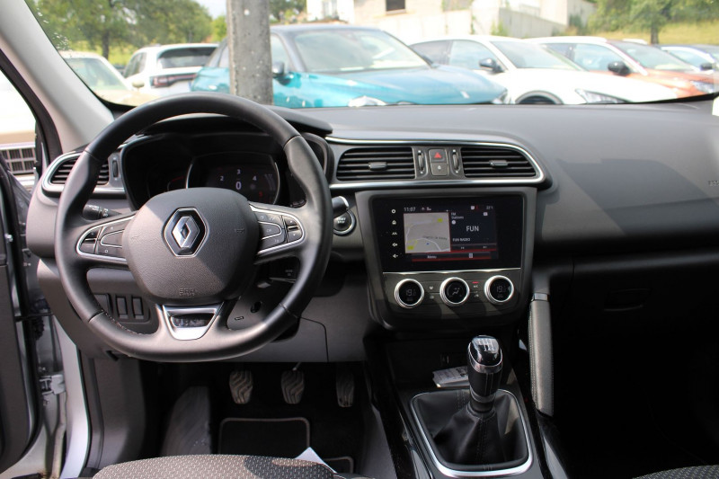 Photo 10 de l'offre de RENAULT KADJAR II BLUE DCI 115 CV CONFORT GPS 3D AUDIO MP3 USB RE JA 17 RADAR BLUETOOTH RÉGULATEUR à 18900€ chez Bougel transactions