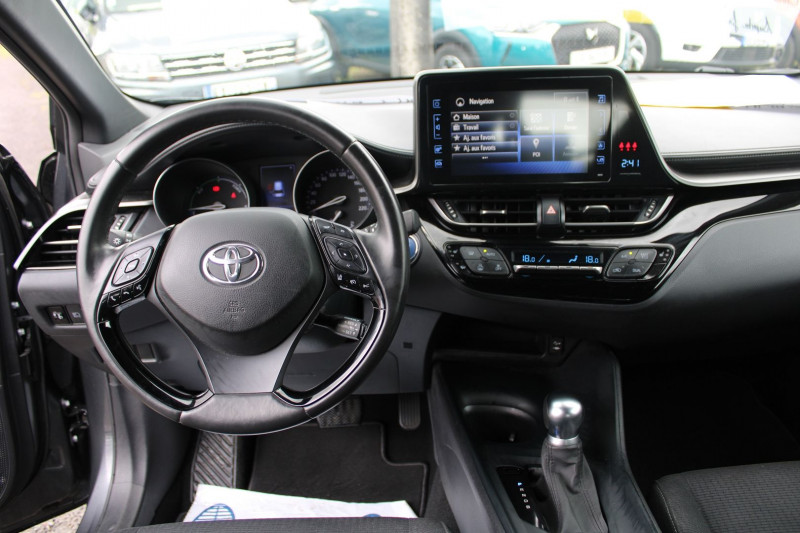 Photo 12 de l'offre de TOYOTA C-HR DYNAMIC 1L2 122 CV HYBRIDE GPS 3D CAMÉRA USB JA 17 LED RÉGULATEUR BOITE AUTO CVT à 19990€ chez Bougel transactions