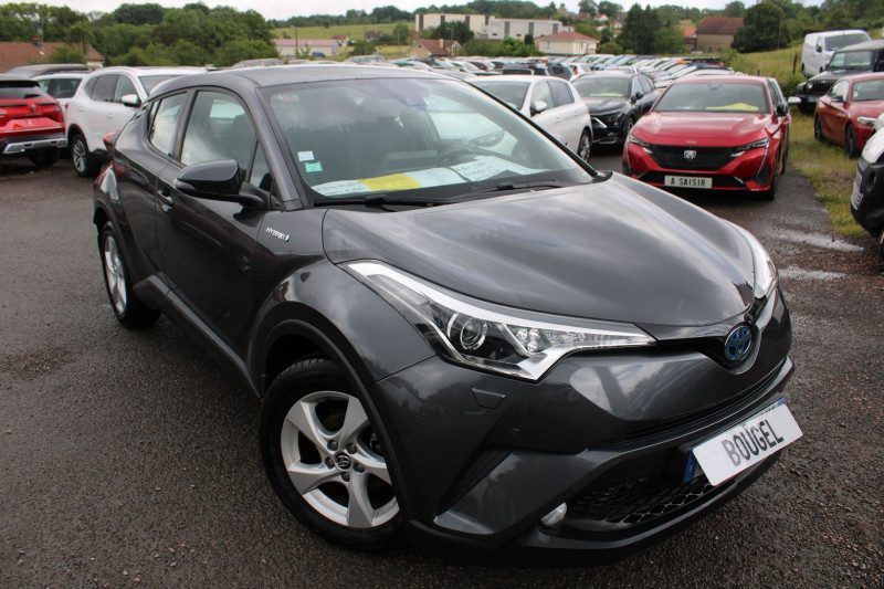 Photo 2 de l'offre de TOYOTA C-HR DYNAMIC 1L2 122 CV HYBRIDE GPS 3D CAMÉRA USB JA 17 LED RÉGULATEUR BOITE AUTO CVT à 19990€ chez Bougel transactions