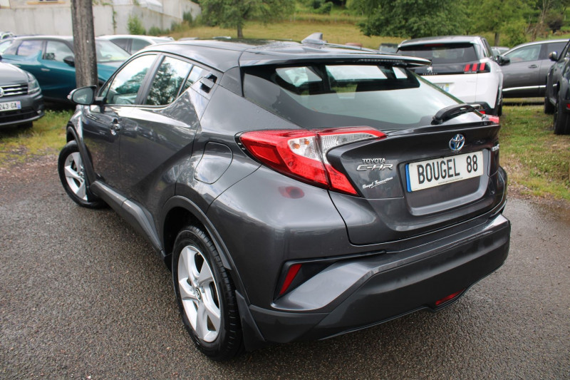 Photo 5 de l'offre de TOYOTA C-HR DYNAMIC 1L2 122 CV HYBRIDE GPS 3D CAMÉRA USB JA 17 LED RÉGULATEUR BOITE AUTO CVT à 19990€ chez Bougel transactions