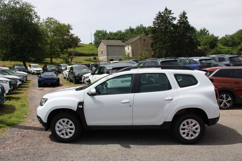 Photo 5 de l'offre de DACIA DUSTER 5 BLUE DCI 115 CV EXPRESSION  4X4  GPS CARPLAY JA 16 FULL LED USB RADAR RÉGULATEUR à 23990€ chez Bougel transactions