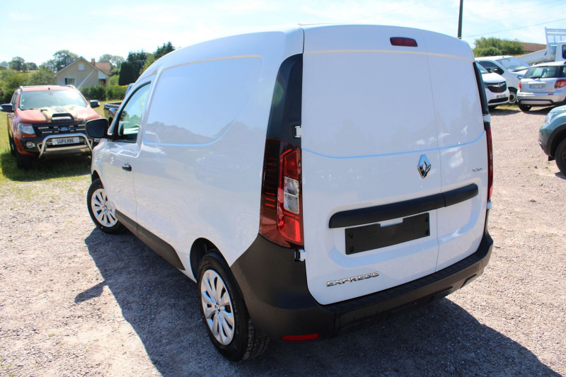 Photo 4 de l'offre de RENAULT EXPRESS VAN AFFAIRE BLUE DCI 95 CV CONFORT CLIM PORTE LATÉRALE USB BLUETOOTH TVA=16658 E HT à 19990€ chez Bougel transactions